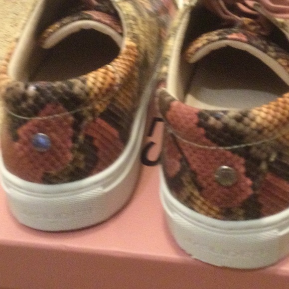 ❤️PRETTY❤️LACEE SNEAKERS - Picture 4 of 10